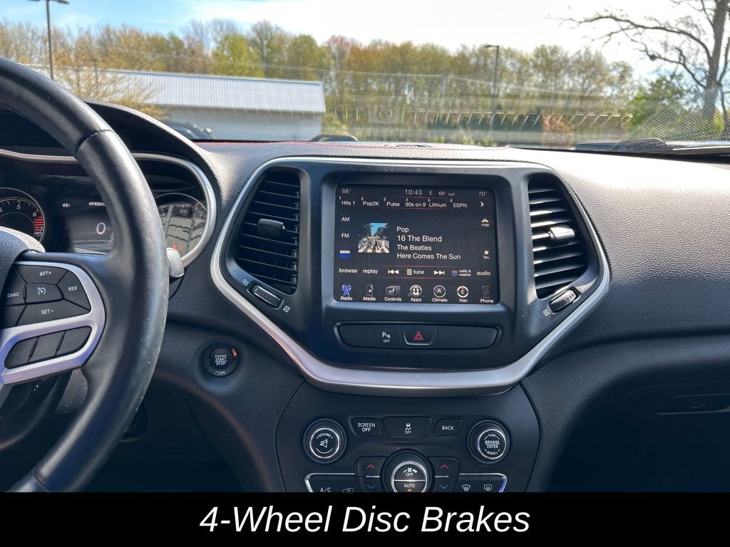 Used 2017 Jeep Cherokee Trailhawk w/ Comfort/Convenience Group AWD/4WD image 19