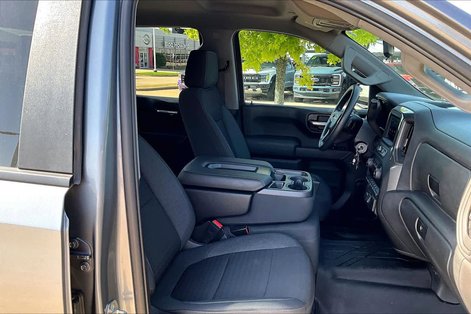Used 2022 Chevrolet Silverado 1500 Custom w/ Safety Confidence Package AWD/4WD image 9