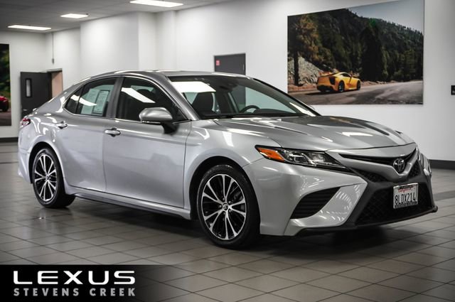 Used 2019 Toyota Camry SE w/ Audio Package FWD image 1