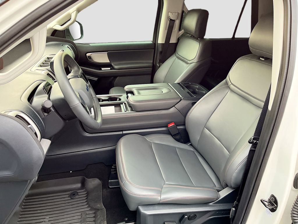Used 2025 Ford Expedition Active AWD/4WD image 22