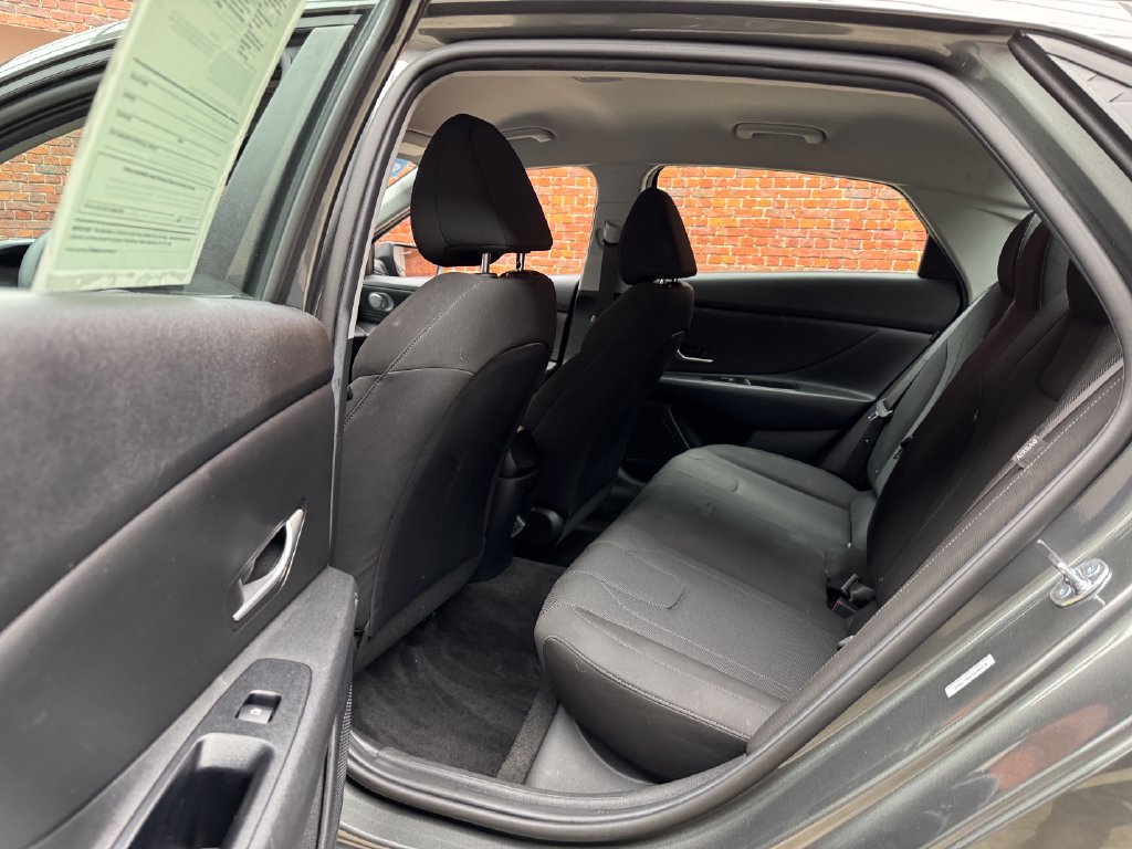 Used 2026 Hyundai Elantra SE FWD image 23