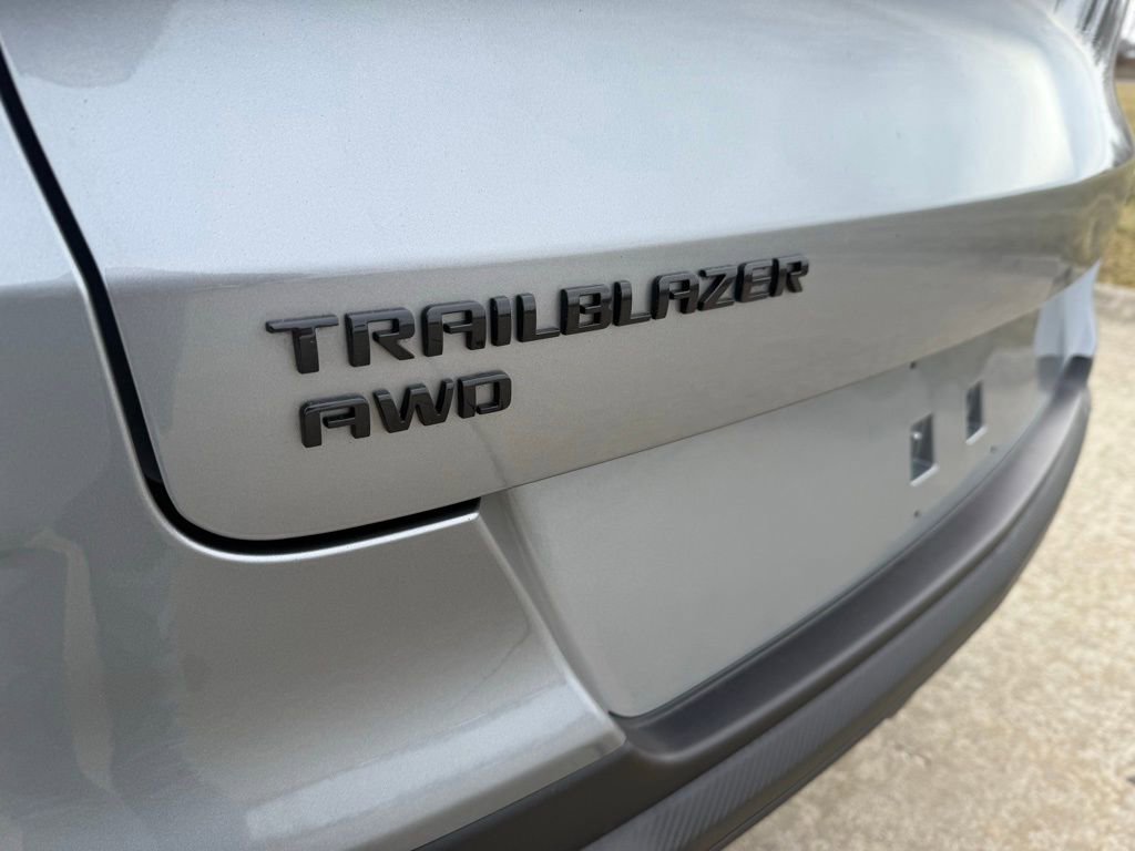 Used 2023 Chevrolet TrailBlazer RS w/ Convenience Package image 40