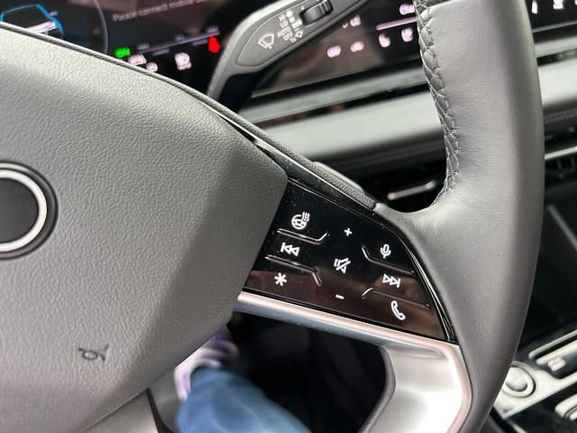 Used 2025 Audi Q6 e-tron Premium Plus w/ Premium Plus image 18