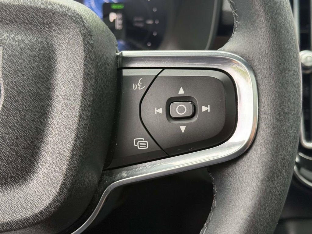 Used 2023 Volvo XC40 Recharge Plus image 29