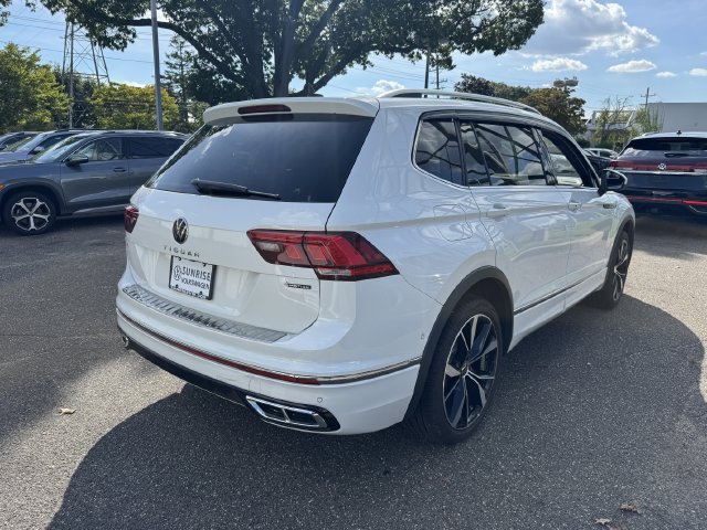 Used 2024 Volkswagen Tiguan SEL R-Line AWD/4WD image 4