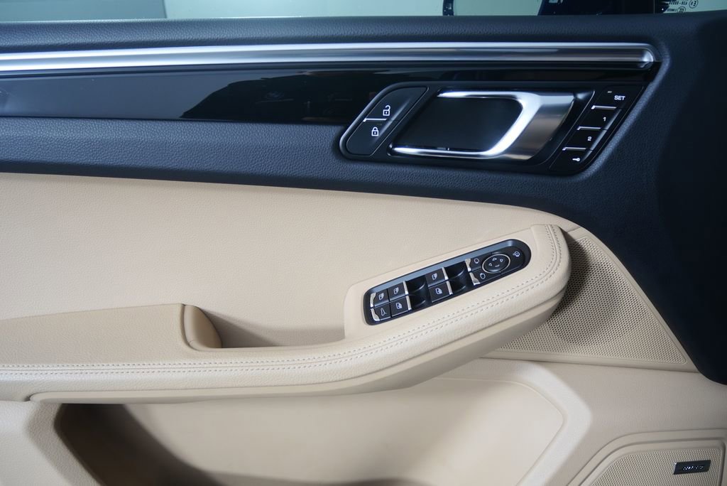 Used 2025 Porsche Macan image 8