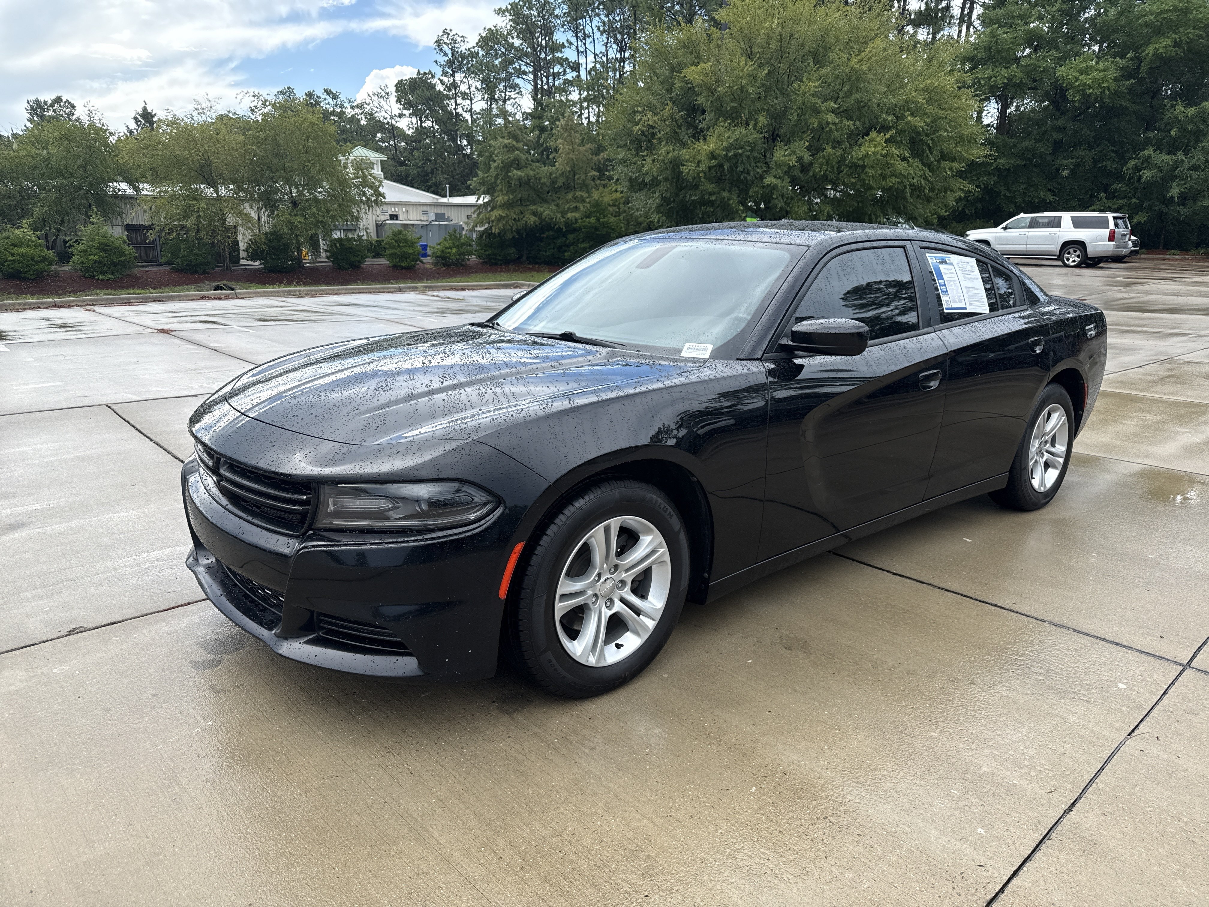 Used 2017 Dodge Charger SE w/ Popular Equipment Group RWD image 4