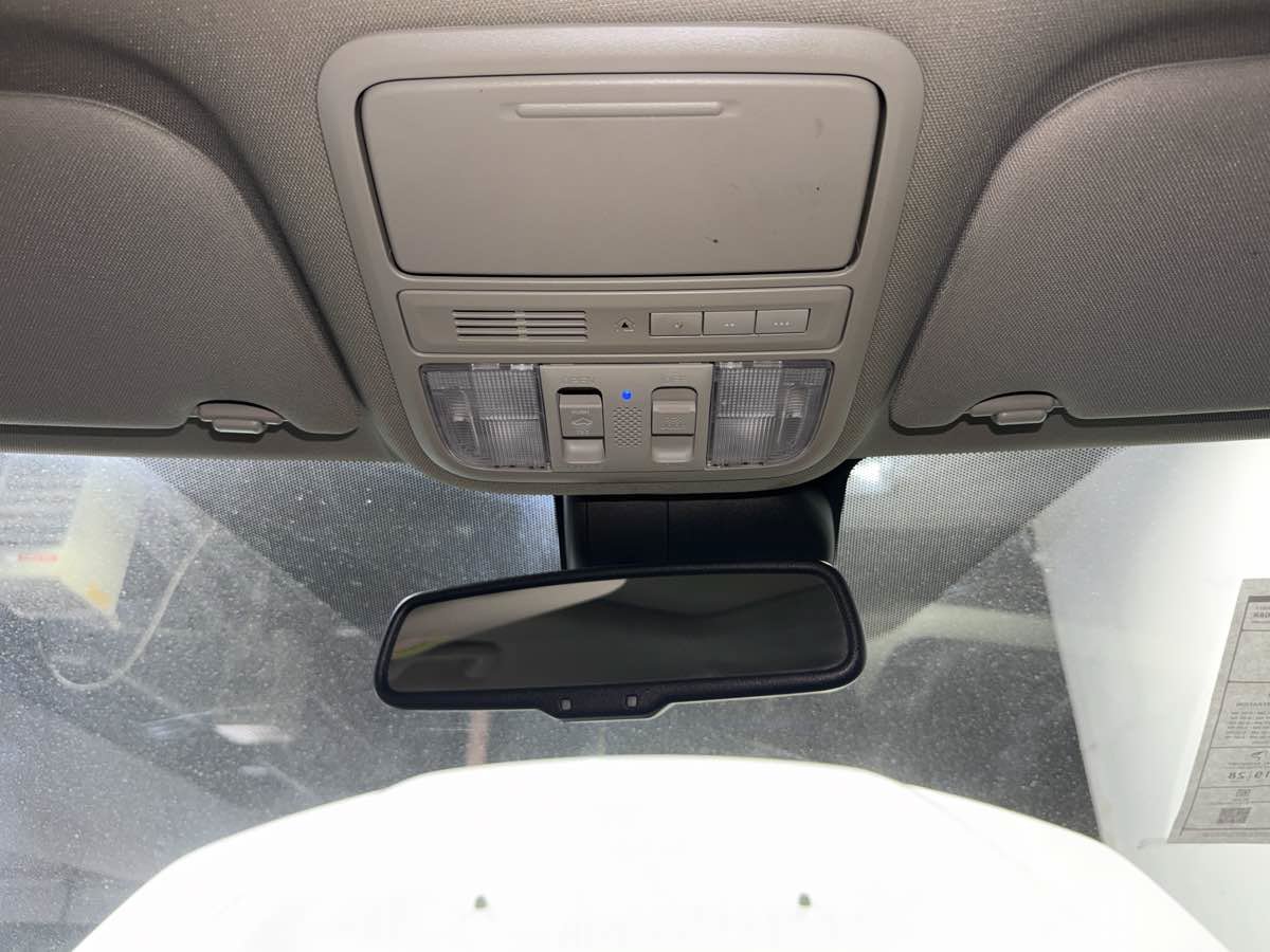 Used 2015 Honda Odyssey Touring Elite image 23