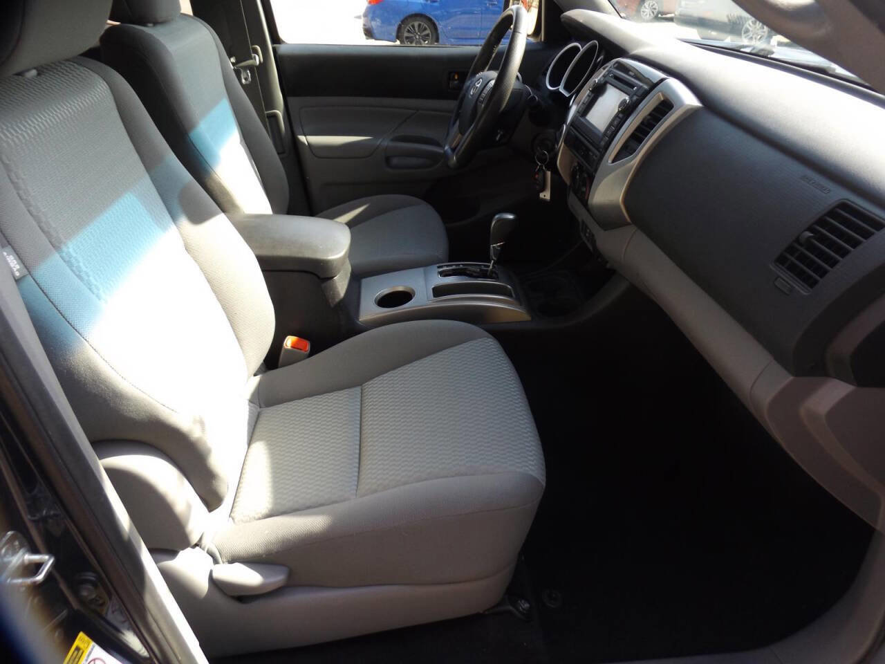 Used 2013 Toyota Tacoma 4x4 Access Cab V6 w/ SR5 Pkg image 19