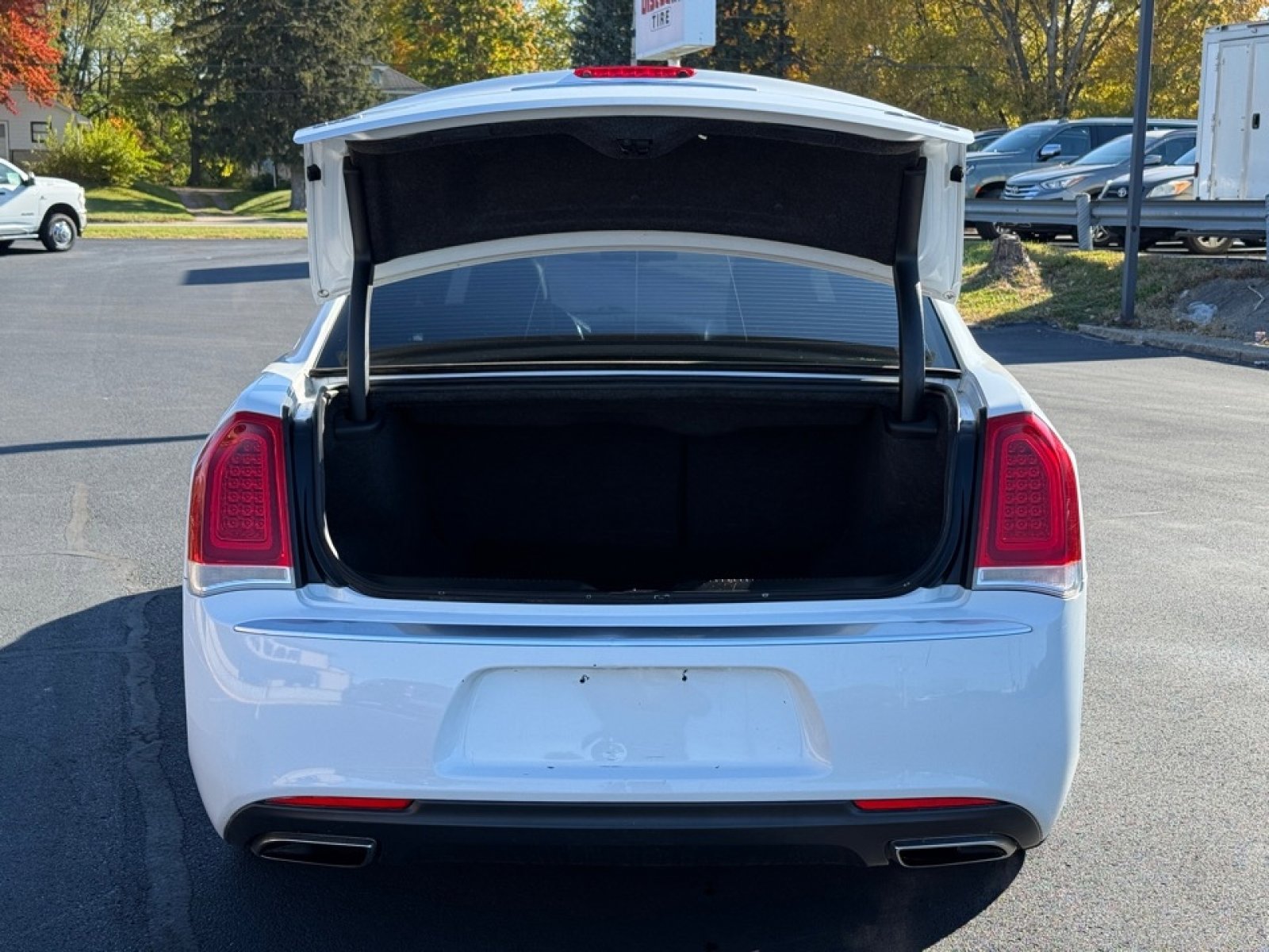 Used 2017 Chrysler 300 C Platinum image 34