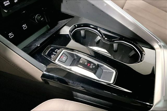 Used 2025 Audi Q5 Premium w/ Convenience Package image 13