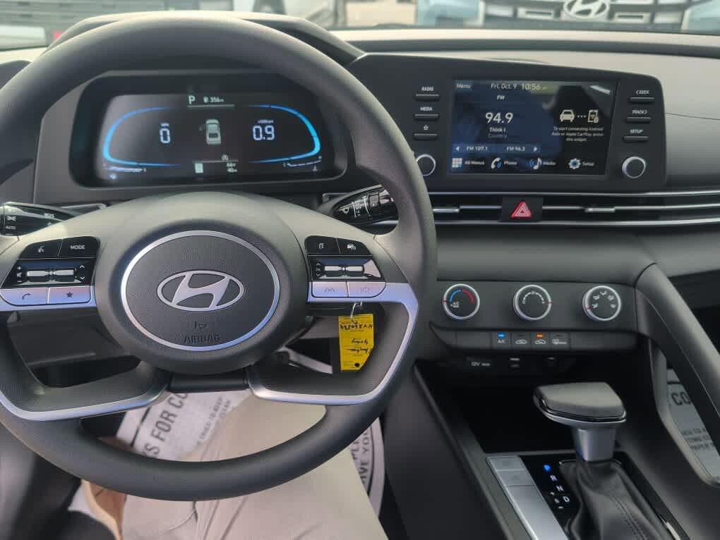 New 2026 Hyundai Elantra SE FWD image 22