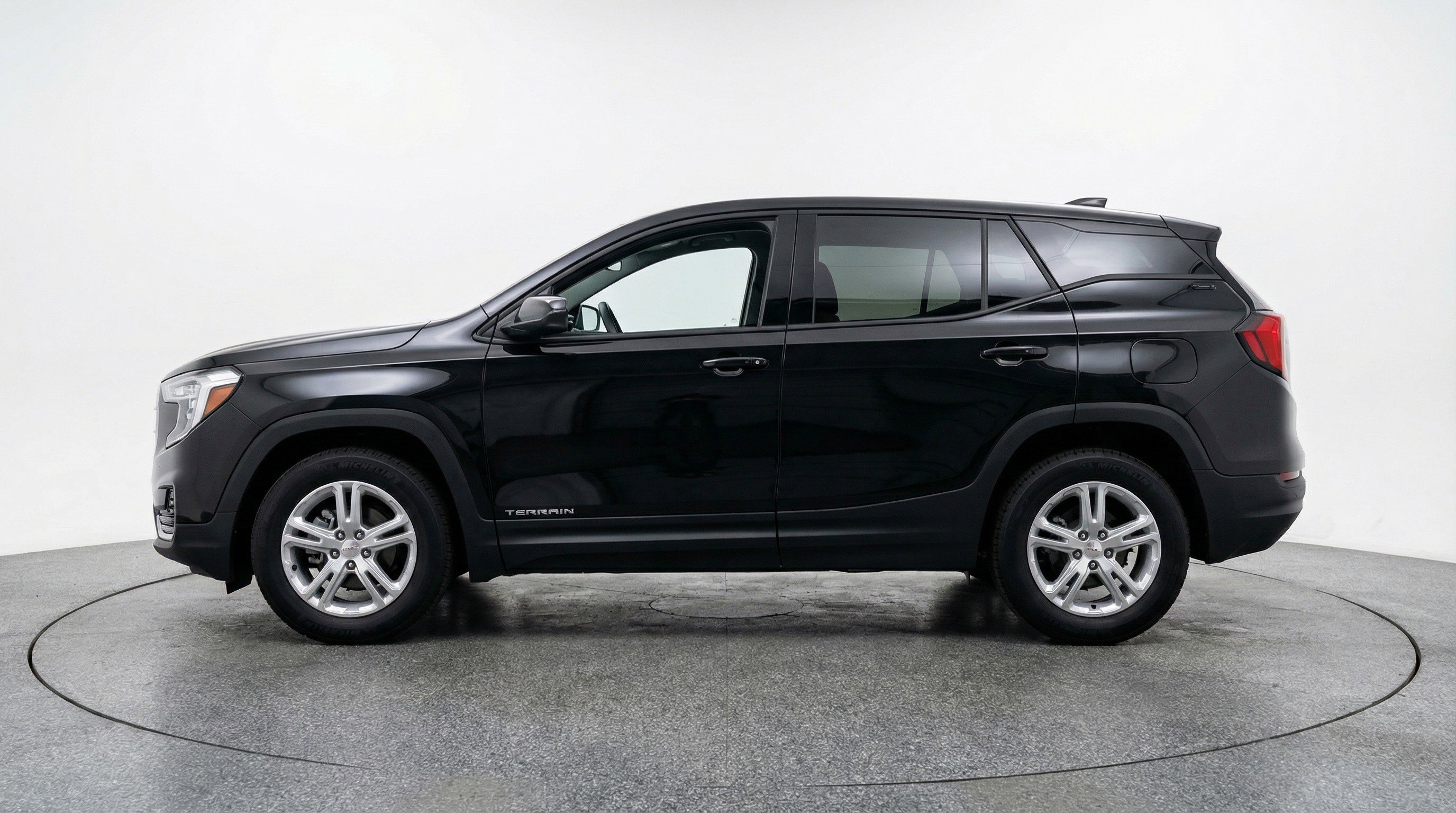 Used 2024 GMC Terrain SLE FWD image 5