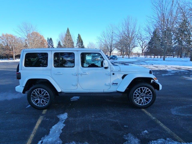 Used 2022 Jeep Wrangler Unlimited Sahara image 7