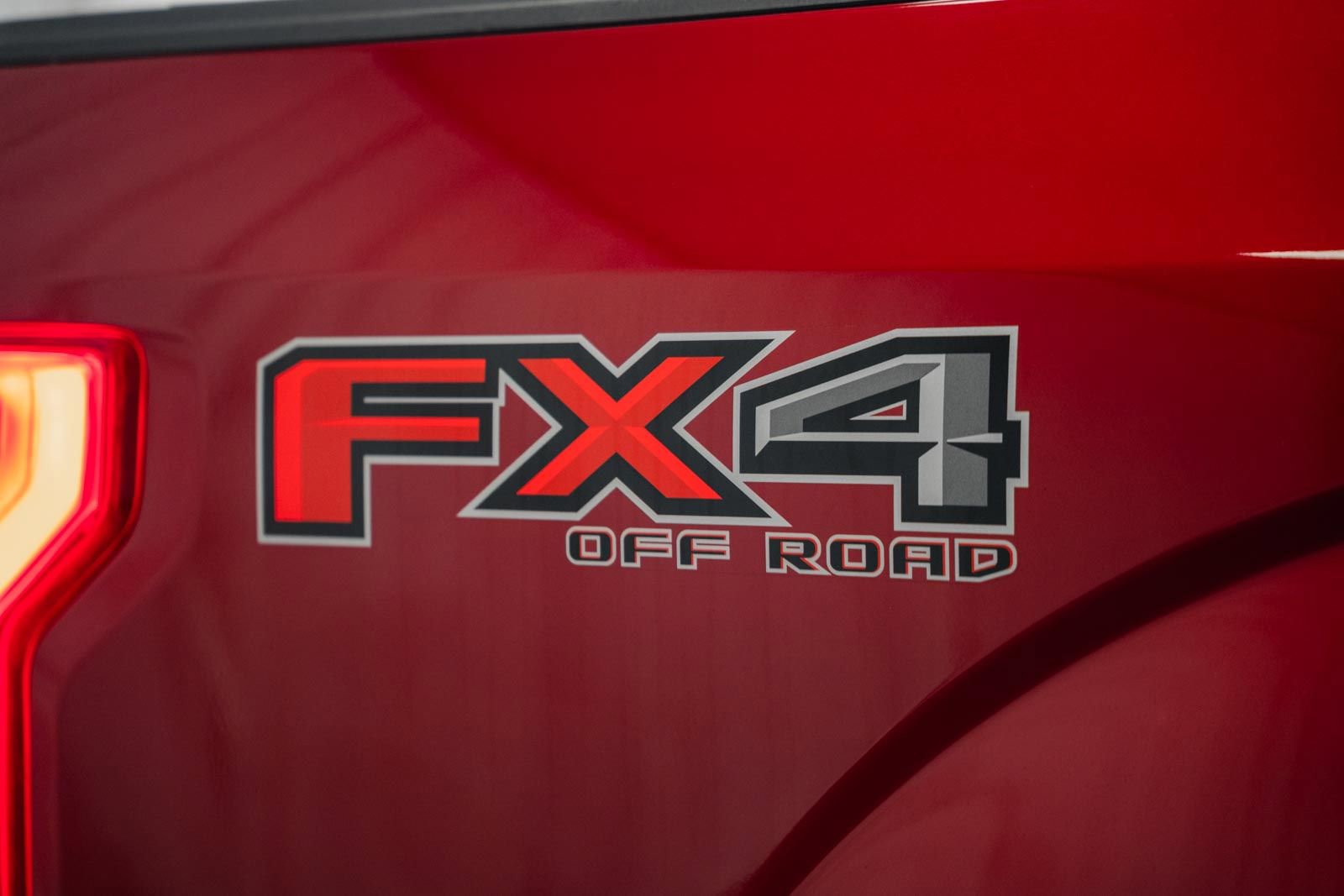 Certified 2018 Ford F150 Platinum w/ Equipment Group 701A Luxury image 26