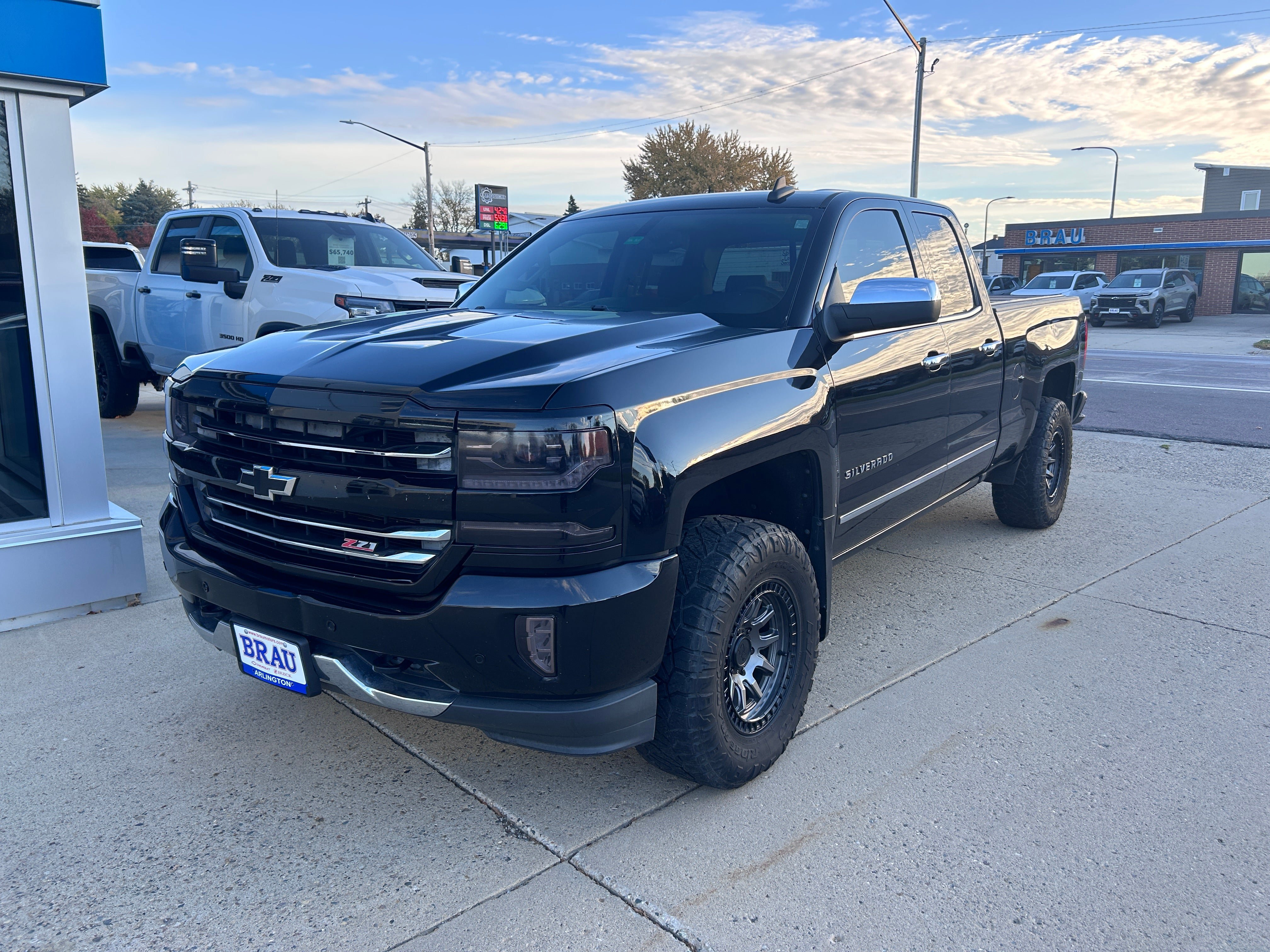 Used 2016 Chevrolet Silverado 1500 LTZ Z71 w/ LTZ Plus Package AWD/4WD image 2