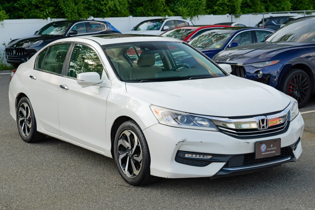 Used 2016 Honda Accord EX image 9