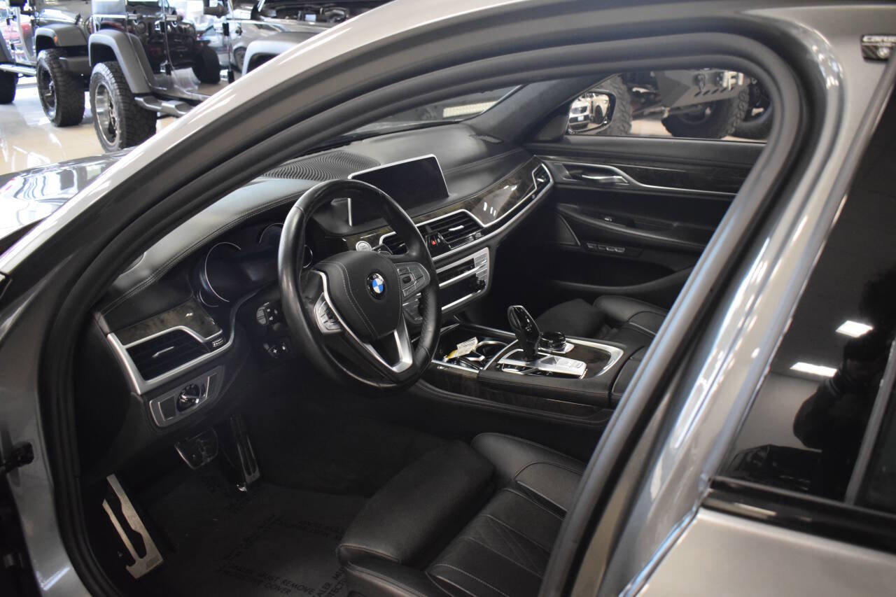 Used 2018 BMW 750i image 34