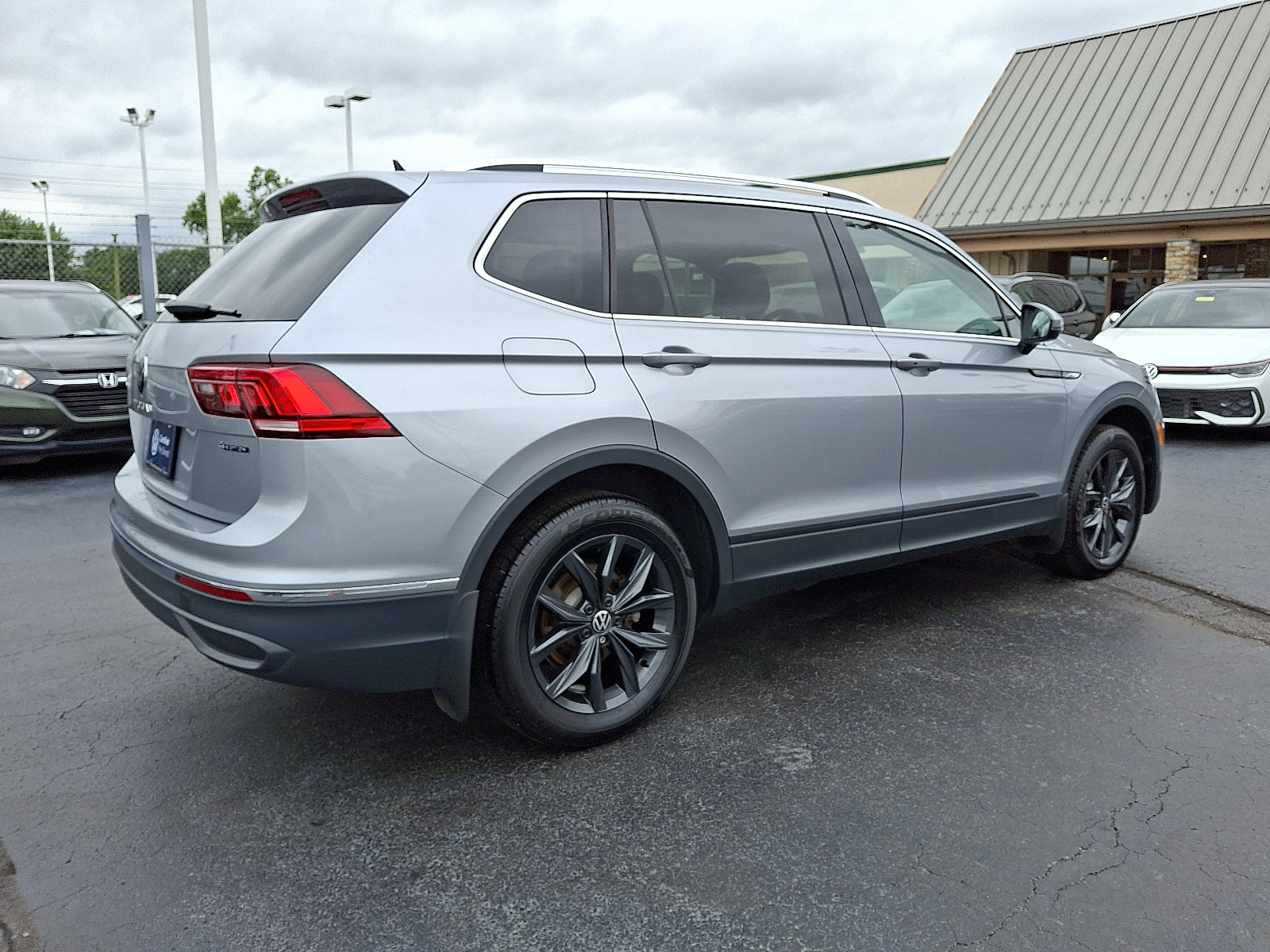 Certified 2024 Volkswagen Tiguan SE image 4