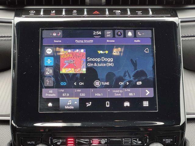 New 2025 Jeep Grand Cherokee L Laredo w/ Luxury Tech Group I image 3