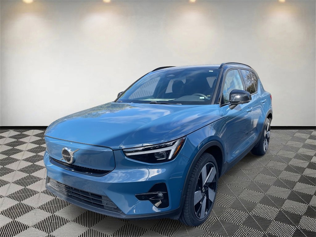 Used 2024 Volvo XC40 Recharge Plus w/ Protection Package Premier image 7