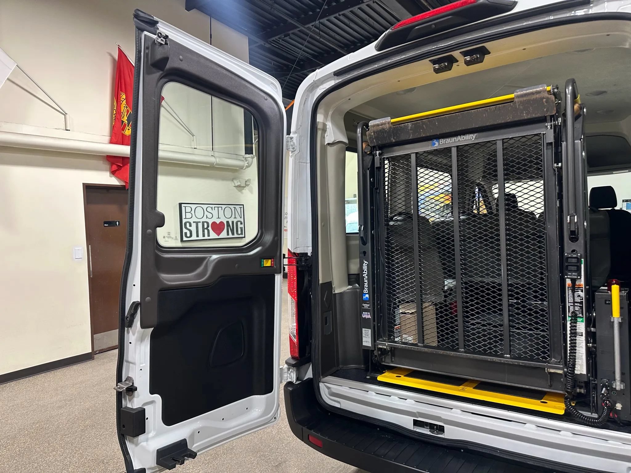 Used 2020 Ford Transit 150 Medium Roof RWD image 21