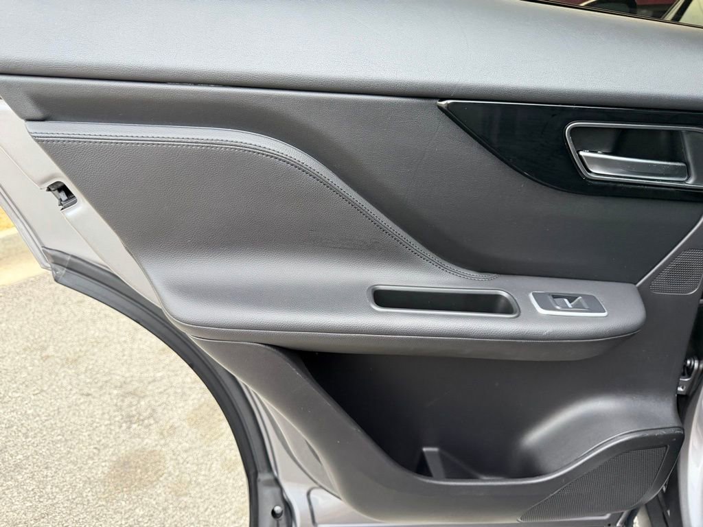 Used 2020 Jaguar F-PACE Premium image 29