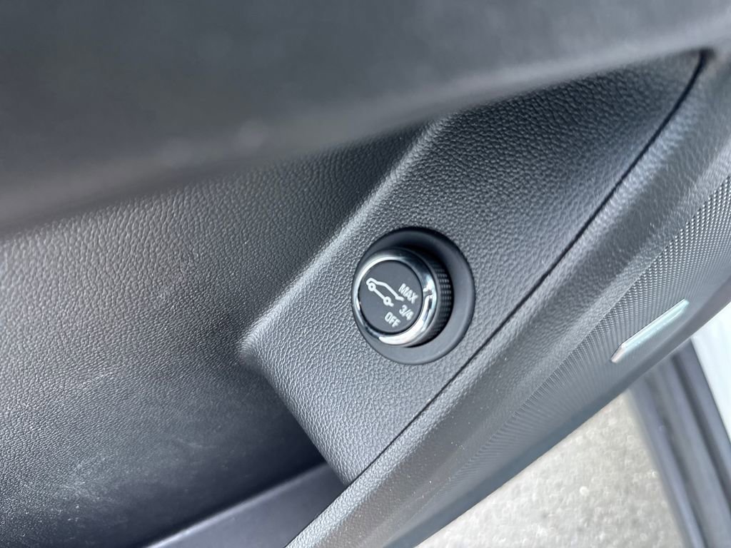 Used 2023 Chevrolet Traverse RS AWD/4WD image 15