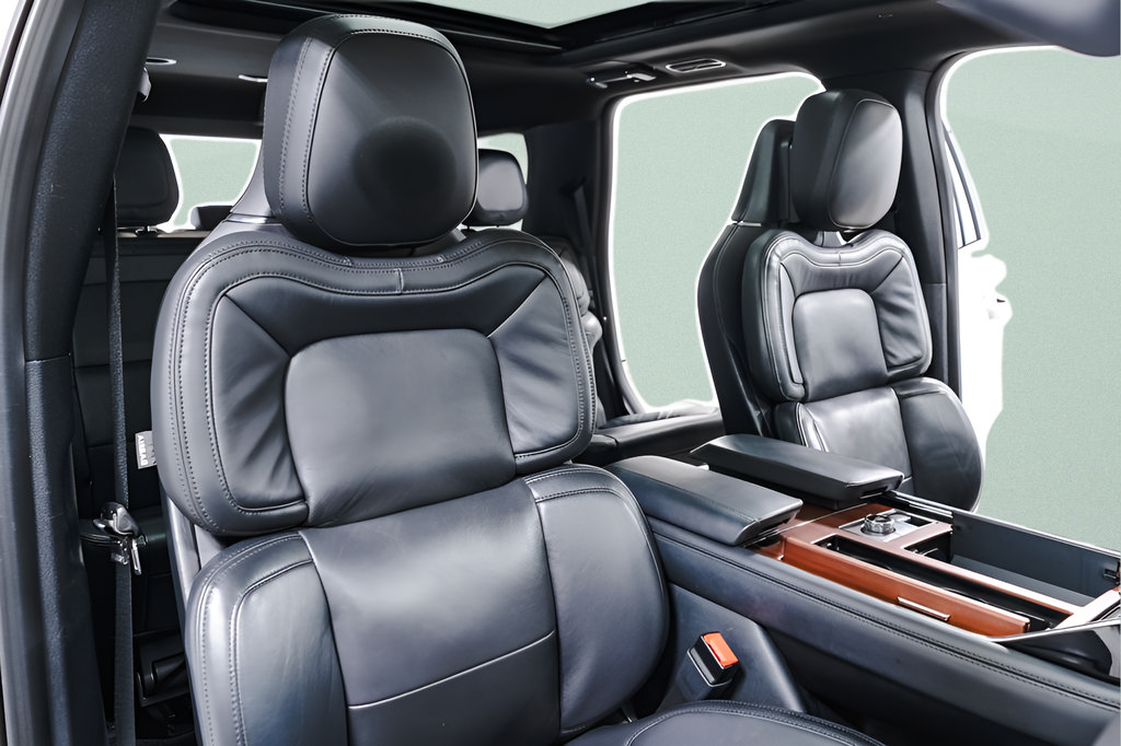 Used 2023 Lincoln Navigator Reserve AWD/4WD image 42