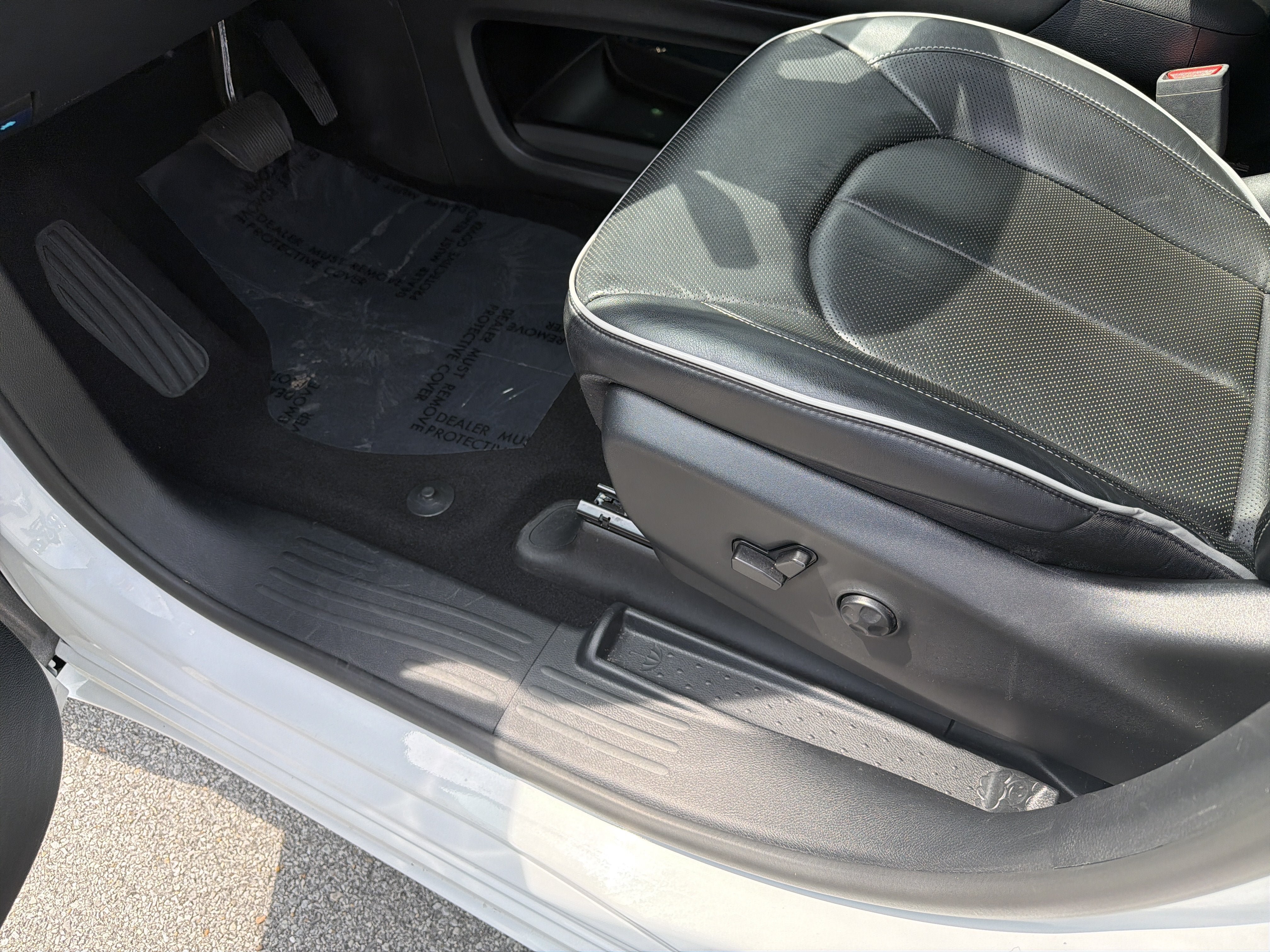 Used 2025 Chrysler Pacifica Limited FWD image 16