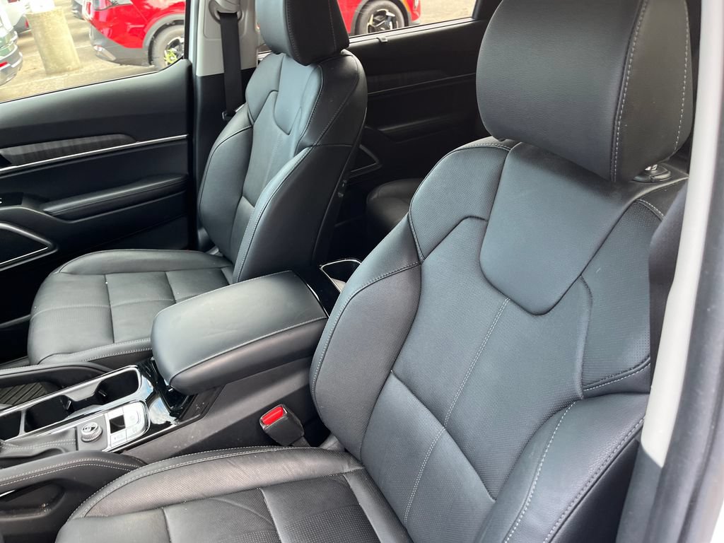 Used 2024 Kia Telluride EX w/ EX Captain's Chair Package FWD image 13