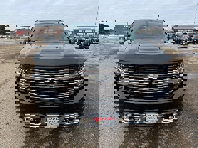 Used 2022 Chevrolet Silverado 1500 High Country w/ Technology Package image 2