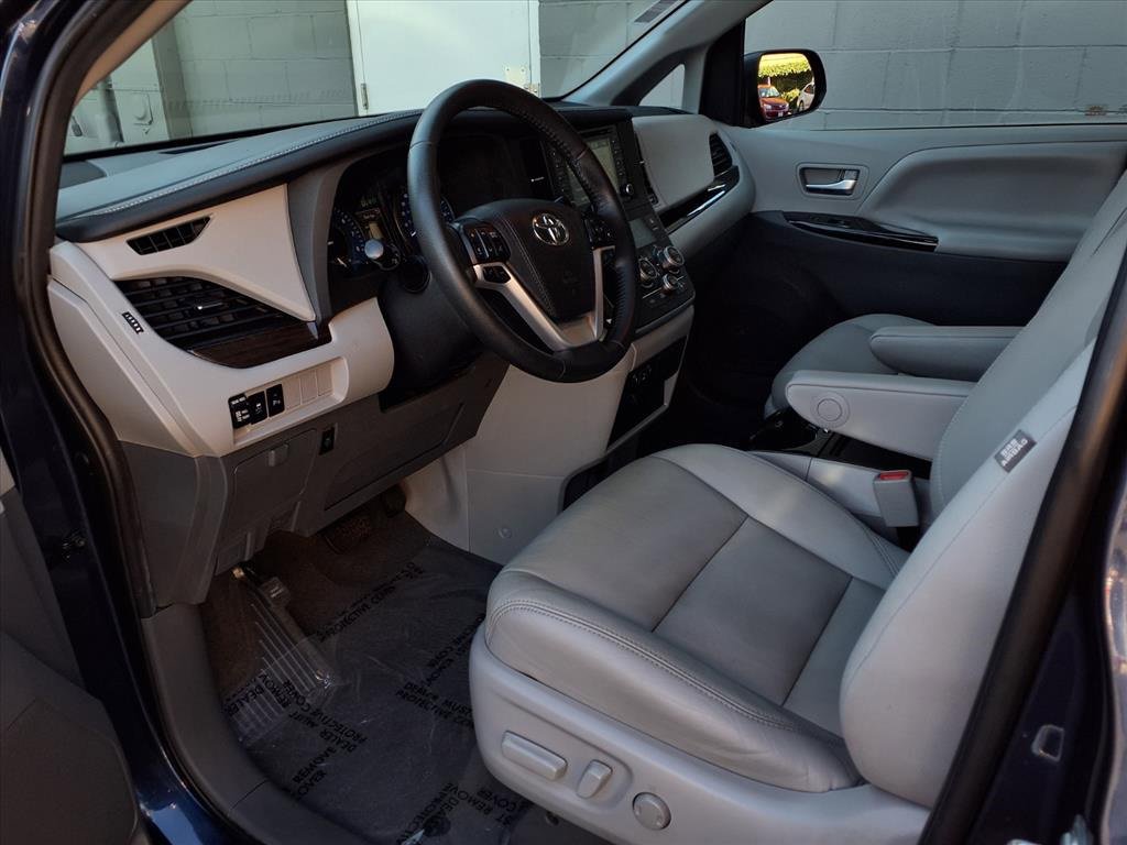 Certified 2020 Toyota Sienna XLE image 13