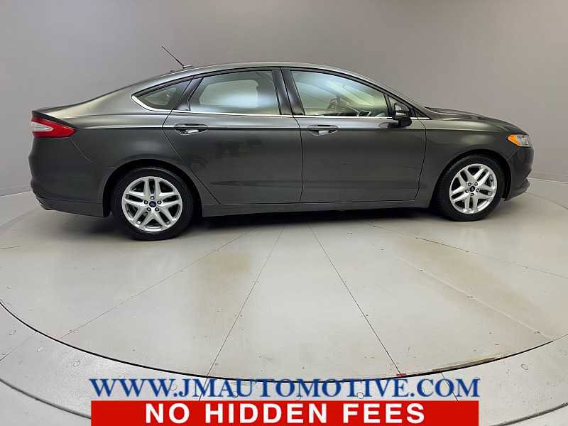 Used 2016 Ford Fusion SE image 6