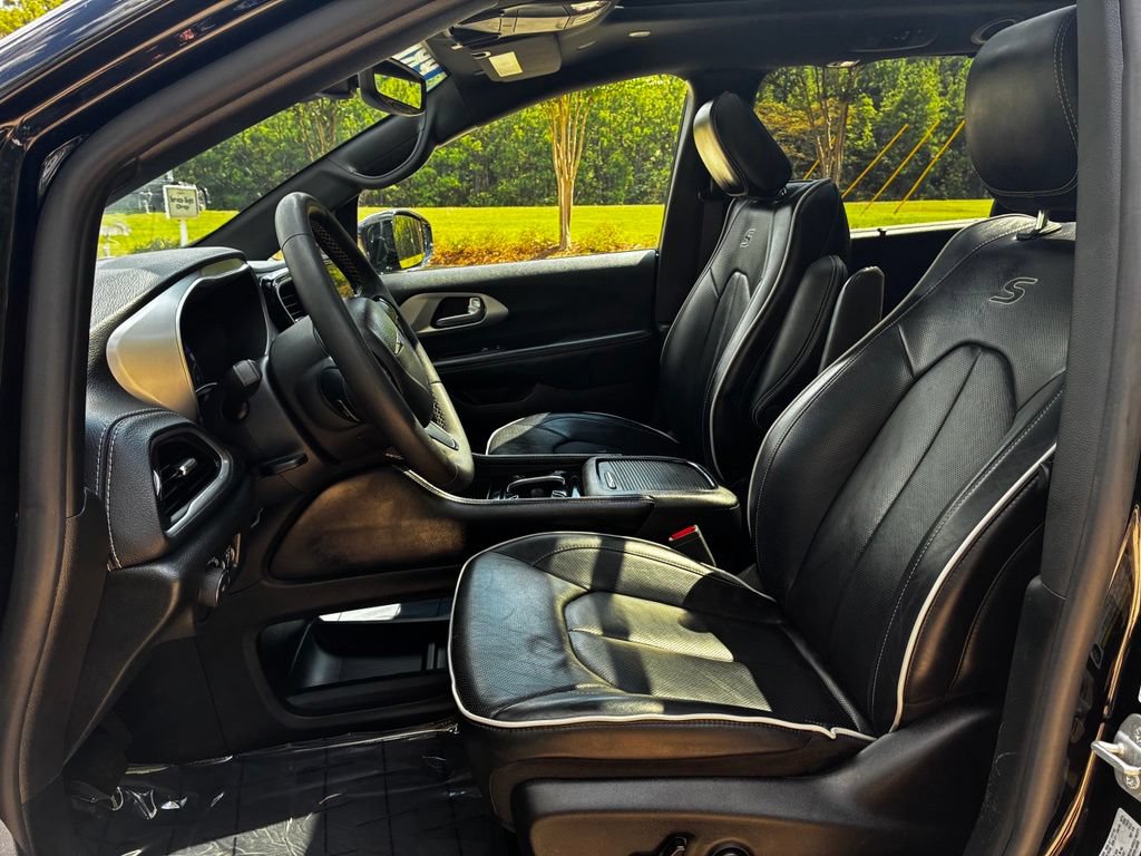 Used 2025 Chrysler Pacifica Limited FWD image 17