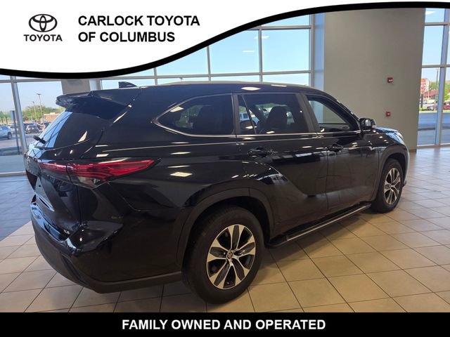 Used 2023 Toyota Highlander XLE FWD image 6