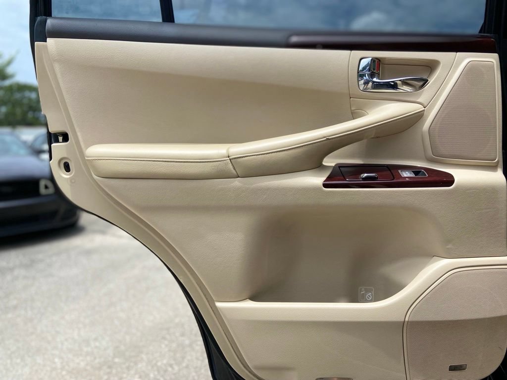 Used 2013 Lexus LX 570 4WD w/ Luxury Pkg image 19