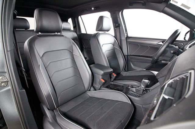 Used 2024 Volkswagen Tiguan SEL R-Line w/ MDO Package, Two-Row AWD/4WD image 17