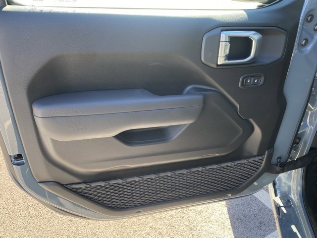 New 2026 Chevrolet Corvette Stingray Convertible w/ 1LT image 11