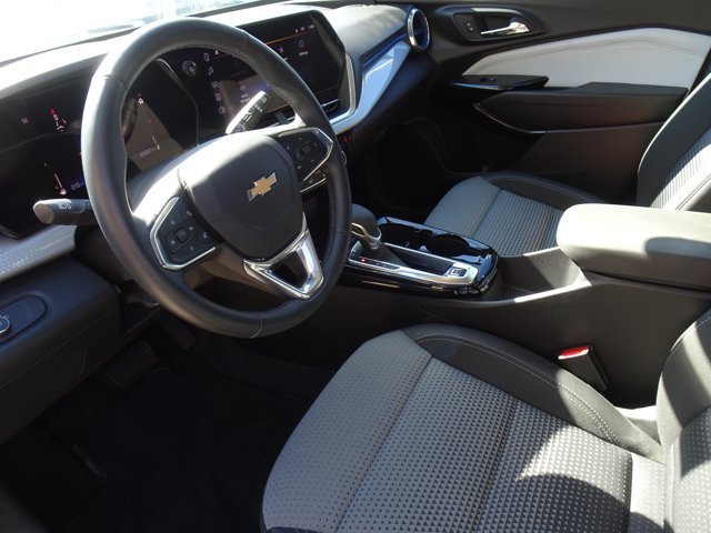 Used 2024 Chevrolet Trax LT w/ Driver Confidence Package FWD image 12