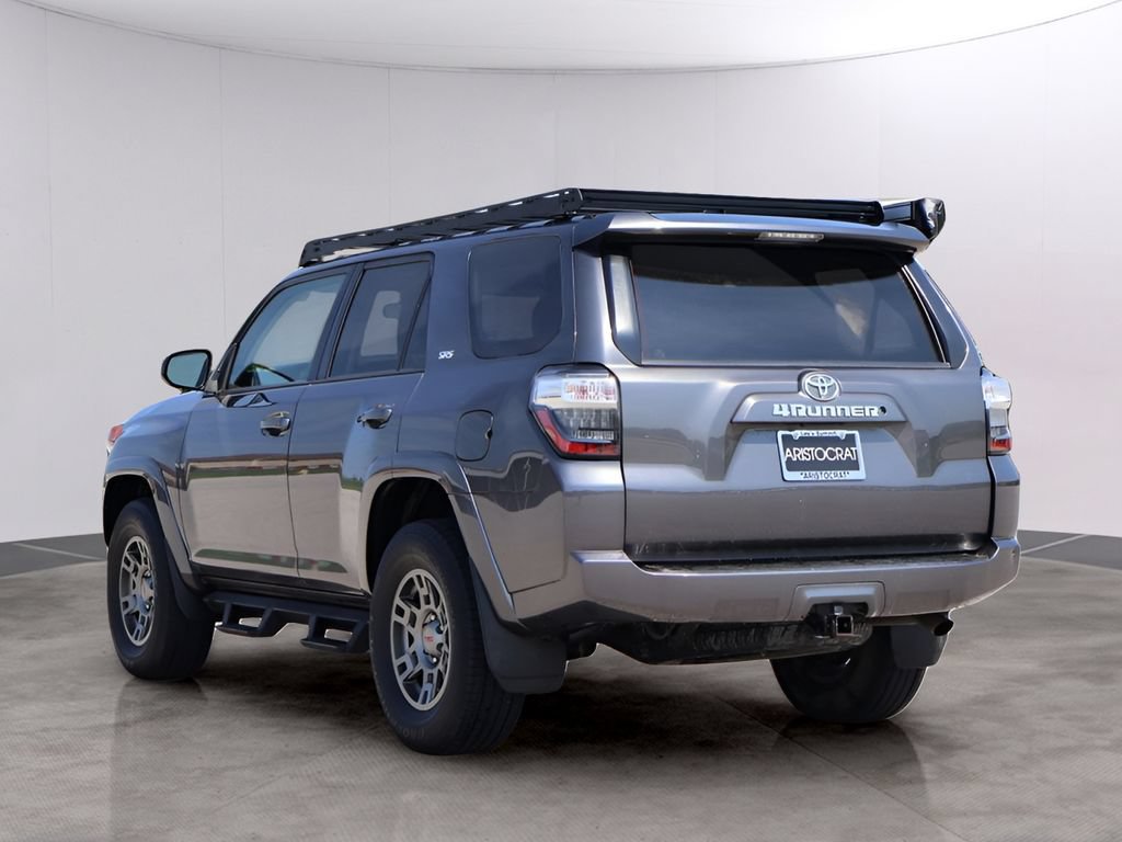 Used 2019 Toyota 4Runner SR5 AWD/4WD image 5