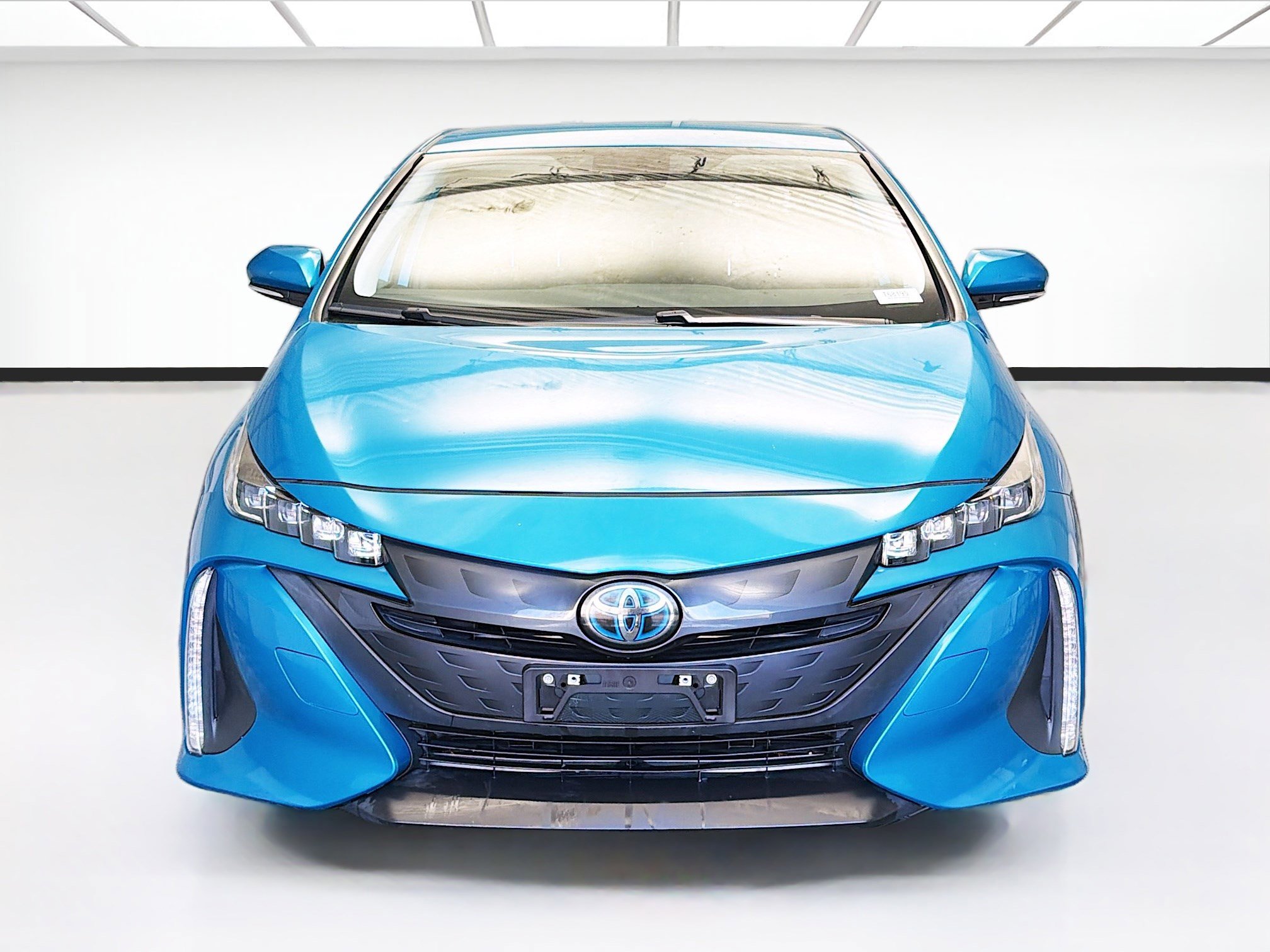 Used 2020 Toyota Prius Prime LE image 2