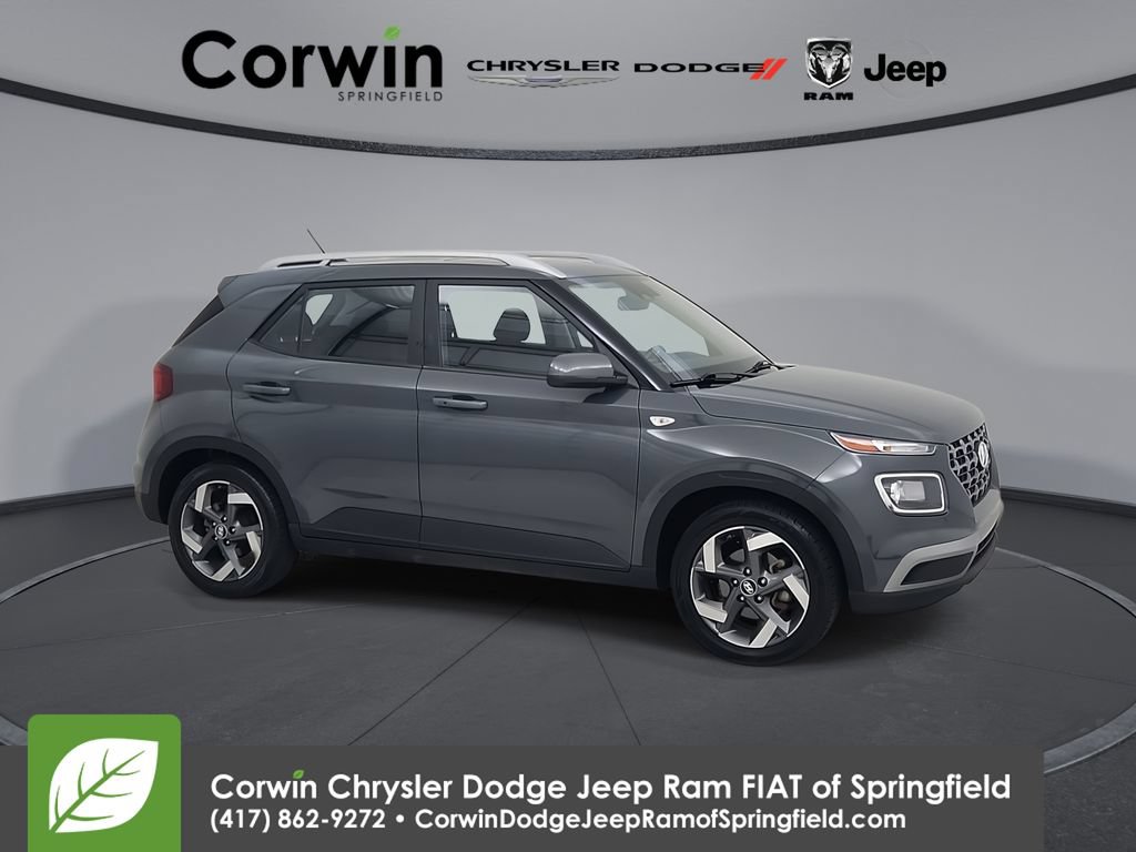 Used 2025 Hyundai Venue SEL FWD image 1