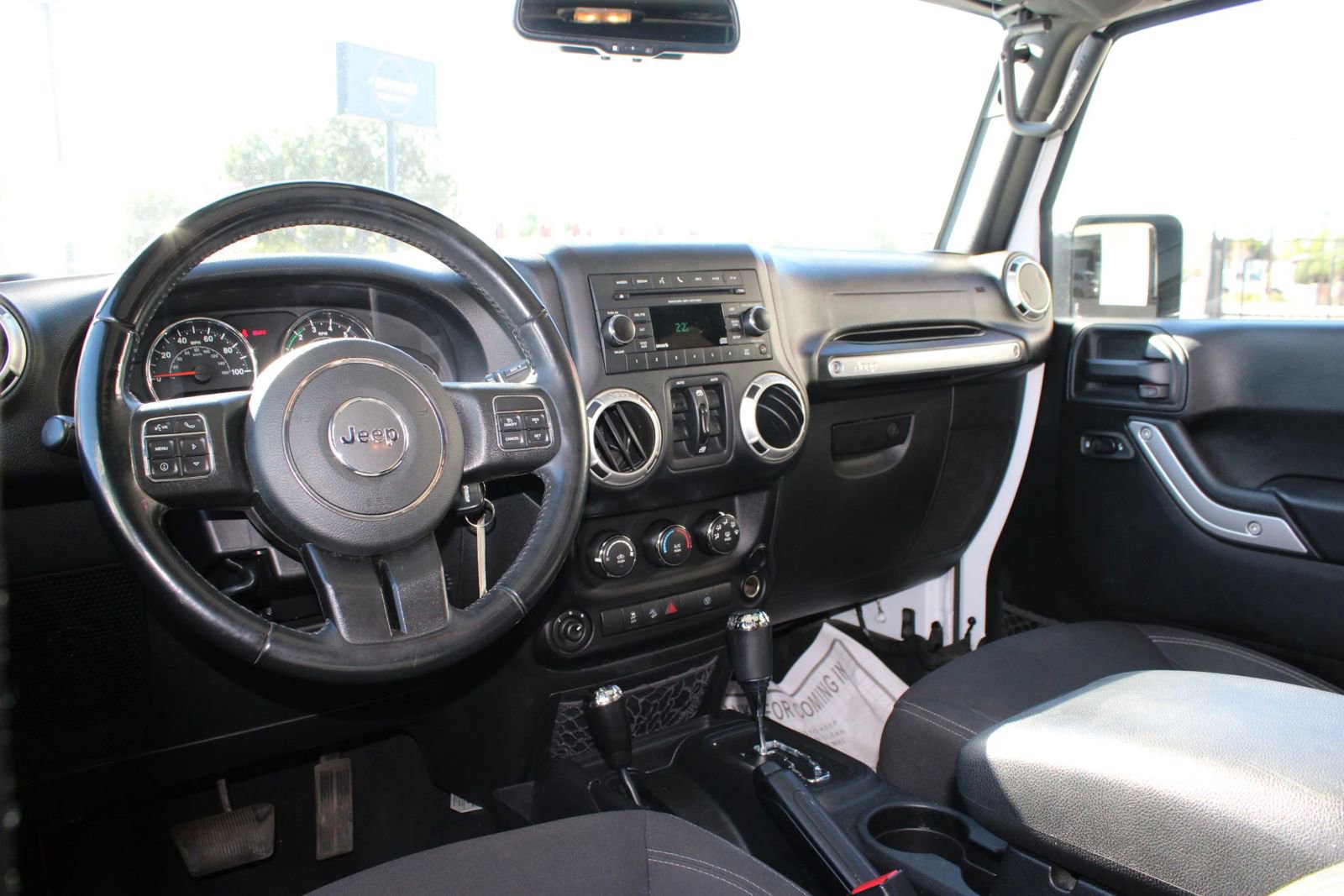 Used 2018 Jeep Wrangler Unlimited Sahara w/ Connectivity Group image 23