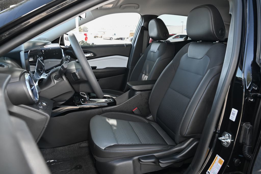 New 2026 Chevrolet Trax LT w/ LPO, Blackout Package FWD image 15