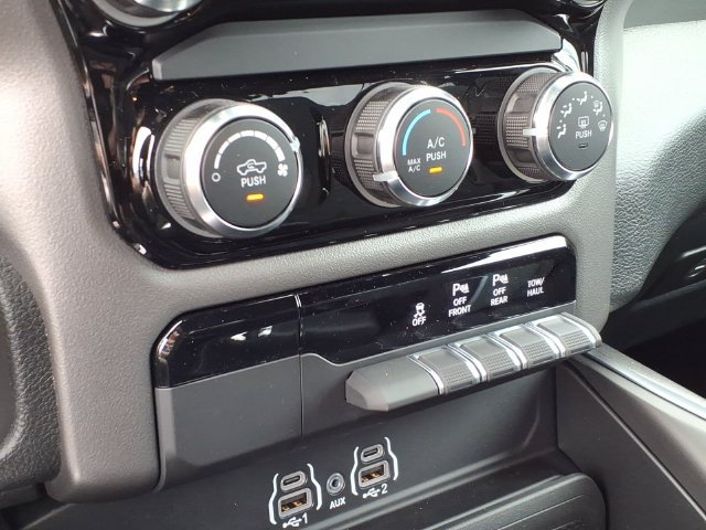 New 2026 RAM 1500 Express AWD/4WD image 19