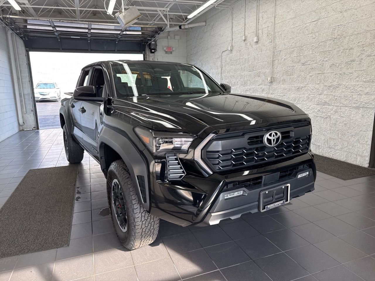 Certified 2024 Toyota Tacoma TRD Off-Road image 2