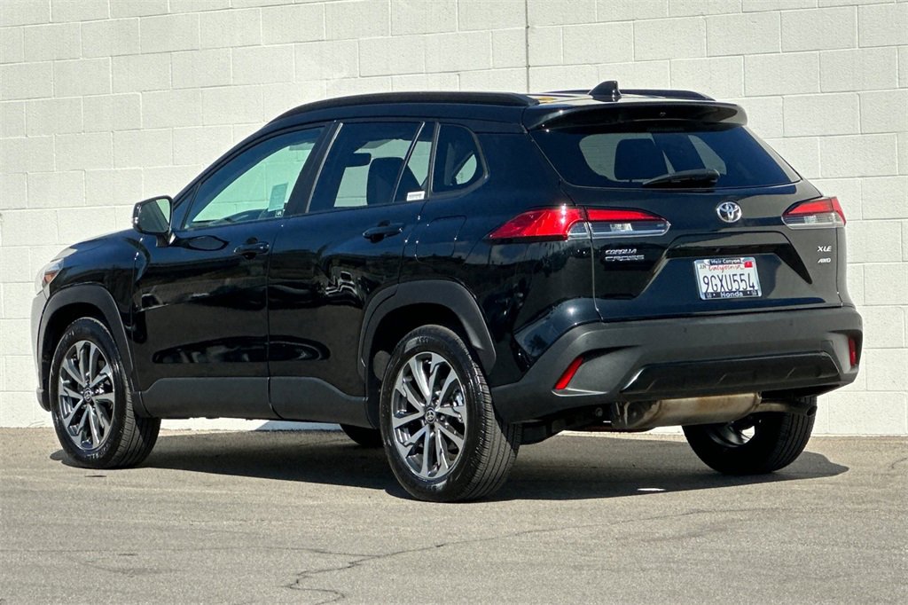 Used 2023 Toyota Corolla Cross XLE image 3