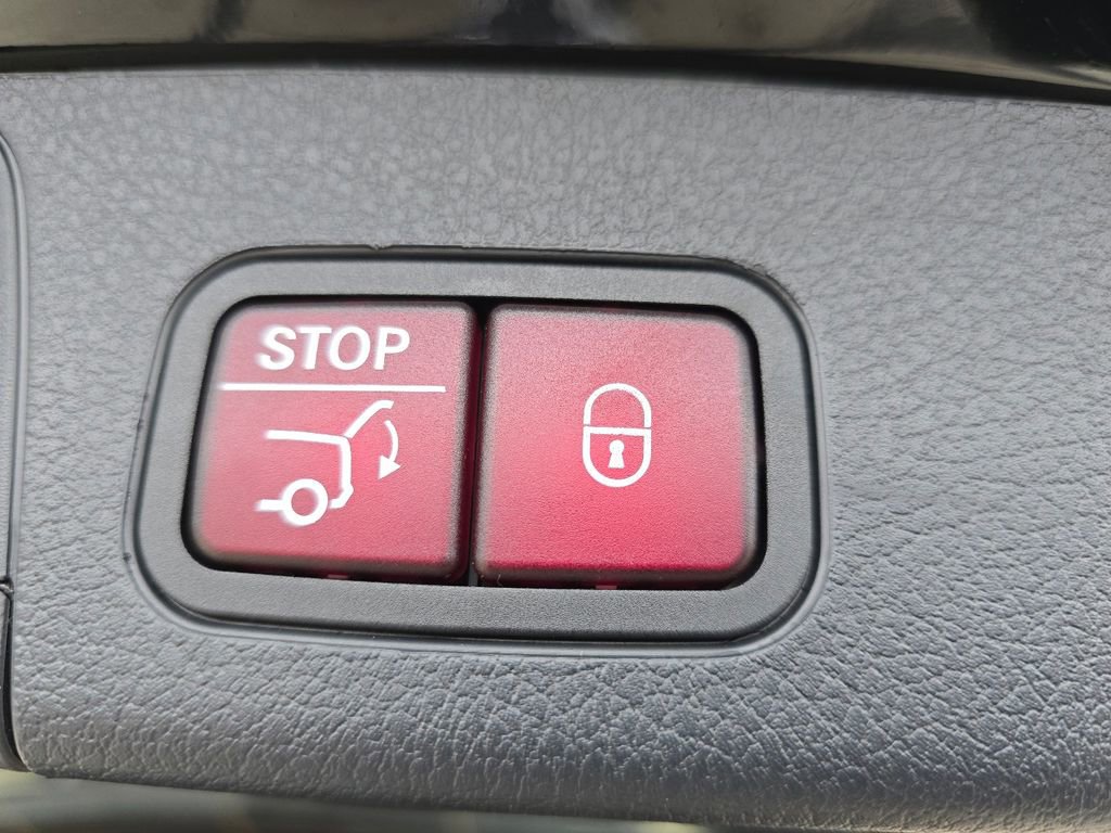 New 2026 Mercedes-Benz GLB 250 4MATIC image 19