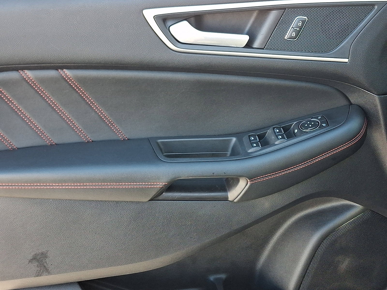 Used 2021 Ford Edge ST-Line w/ Class II Trailer Tow Package image 12